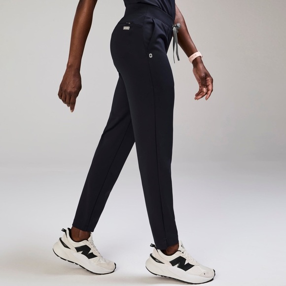 Sold!!!! FIGS Tena FORMx Slim Tapered Scrub Pants navy size 2X NWT - Picture 1 of 9